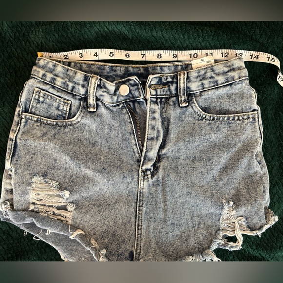 High-Rise Ripped Denim Shorts - Picture 6 of 7